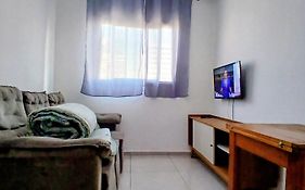 Apartamento uma quadra da praia em Praia grande!